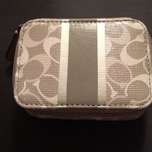 FIRM- COACH MINI PILL BOX/No pill bottles